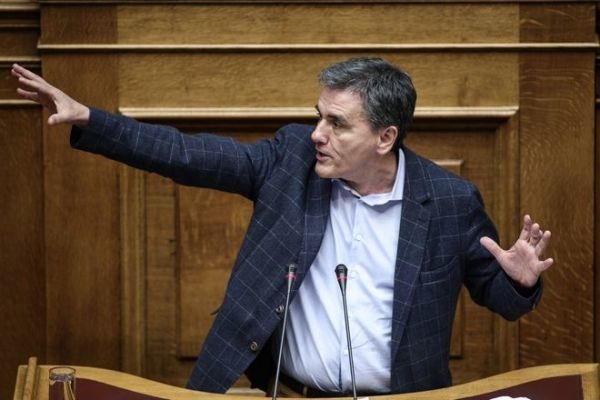 Ο Τσακαλώτος και η ... φυματική σαρανταποδαρούσα με μηνίσκο!