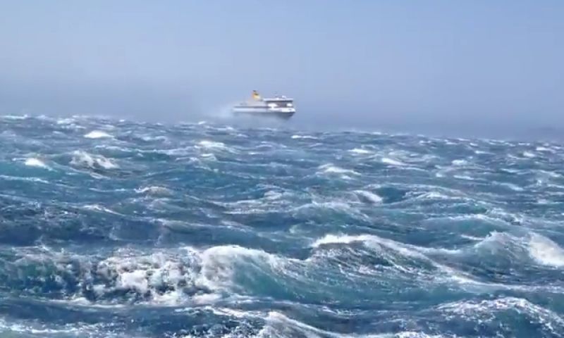 Προβλήματα στις ακτοπλοϊκές συγκοινωνίες λόγω νοτιάδων