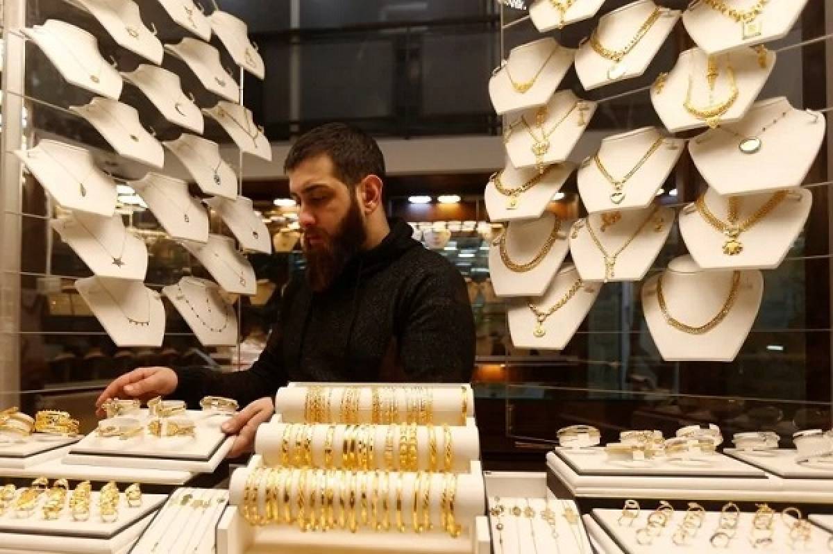 Κάτω από τα 1.860$ ο χρυσός-Πιέσεις στο πετρέλαιο