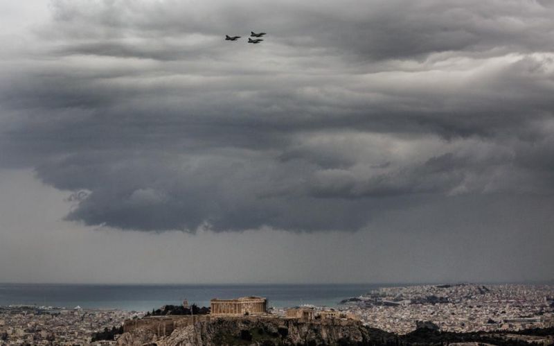 Άσκηση «Ηνίοχος»: Ελληνικά μαχητικά αναστάτωσαν το κέντρο της Αθήνας