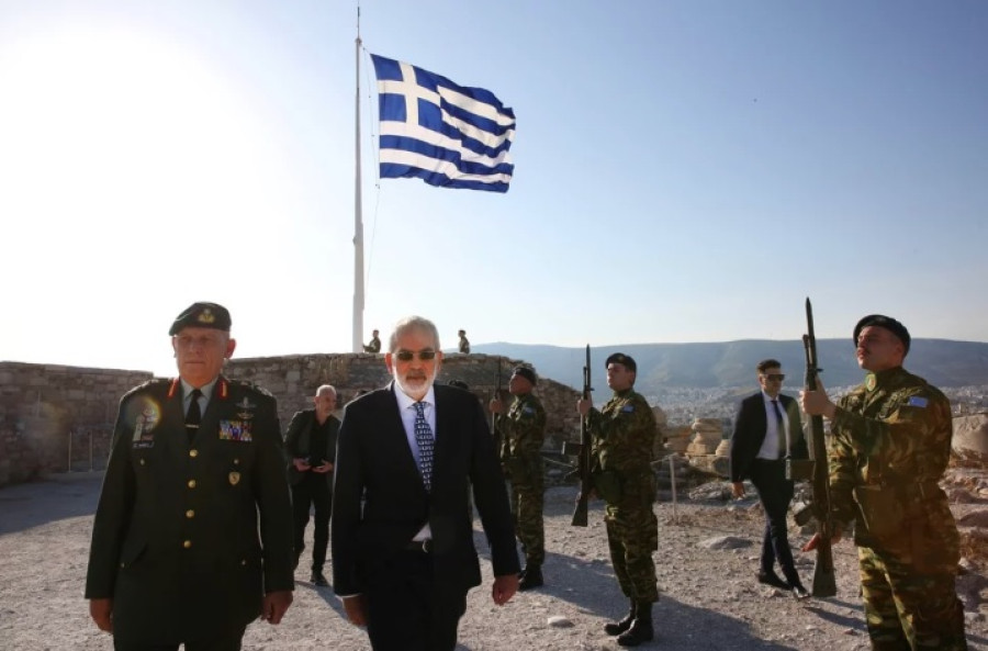 Σαρμάς: Στην Ακρόπολη για την έπαρση της σημαίας-Συνεδριάζει το Υπουργικό
