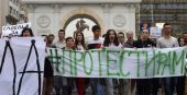 Την παραίτηση Γκρουέφσκι απαιτούν 10.000 διαδηλωτές στα Σκόπια