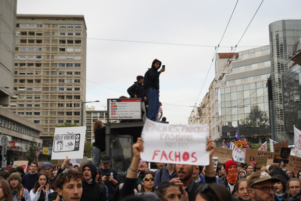 Γαλλία: Το τέλος του «μακρονισμού» και μια εικόνα από το μέλλον (;)