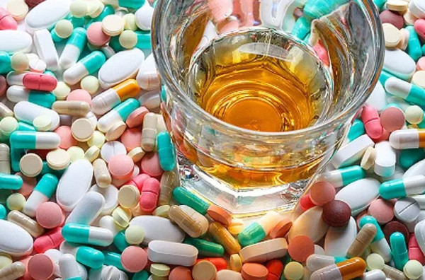 Άμα παίρνεις αυτά τα φάρμακα, μην το πίνεις το ρημάδι...