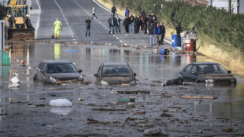 Επεισόδια στο δημοτικό συμβούλιο Μάνδρας μετά τις πλημμύρες