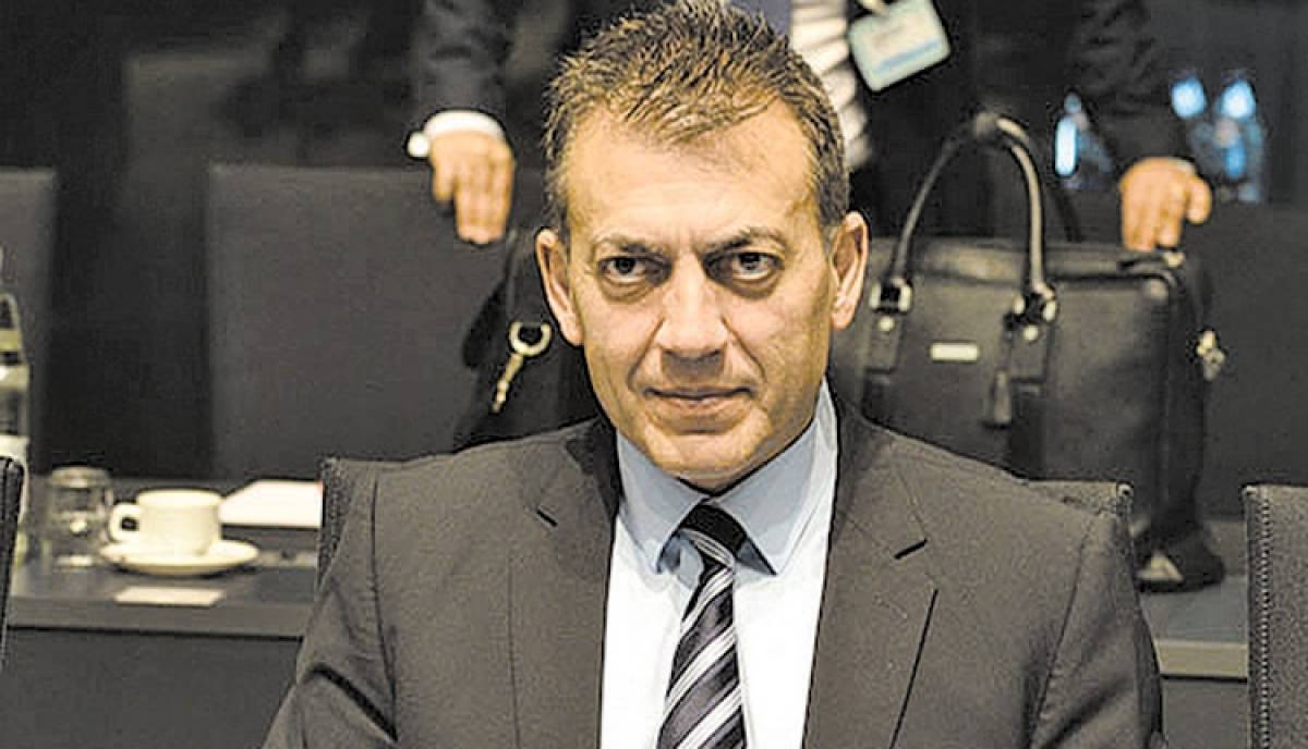 Βρούτσης: Μείωση των ασφαλιστικών εισφορών κατά 3,9 μονάδες