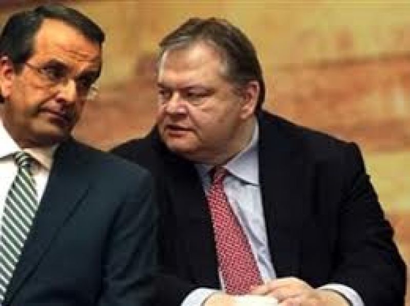 Με το βλέμμα στραμμένο στην επόμενη μέρα, μετράει τα «κουκιά» το Μέγαρο Μαξίμου