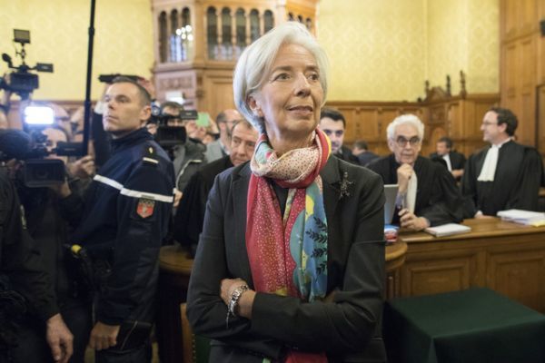 «Ψήφος εμπιστοσύνης» από το ΔΝΤ στην Λαγκάρντ