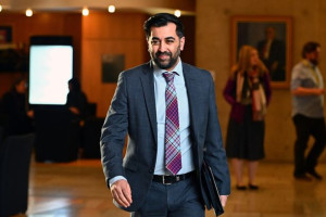 Σκωτία: Υποψήφιος για την πρωθυπουργία ο υπουργός Υγείας Χάμζα Γιούσαφ