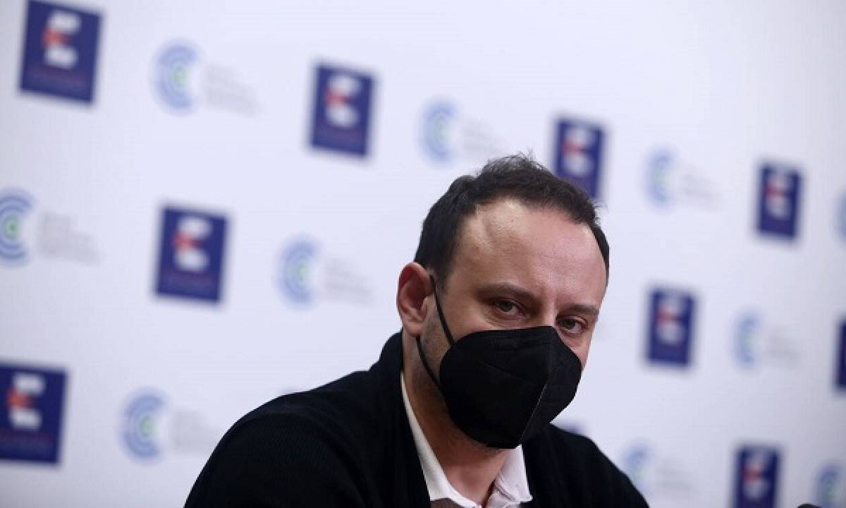Μαγιορκίνης: Η Όμικρον σχετίζεται με μειωμένη νοσηρότητα- Δεν είναι άκακη