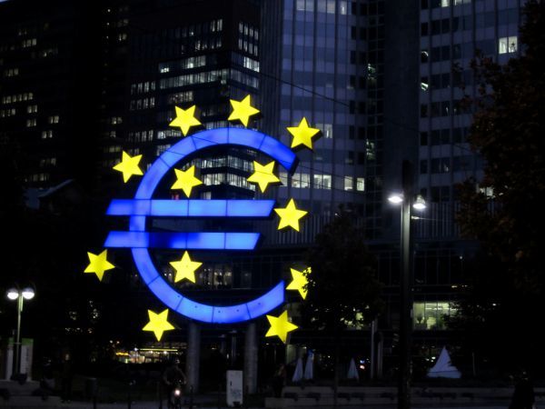 Reuters: Το ελληνικό ζήτημα ρίχνει &quot;σκιά&quot; στο QE της ΕΚΤ