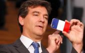 Επιμένει ο Μοντεμπούρ: "Παράλογες οι πολιτικές μείωσης ελλειμμάτων"