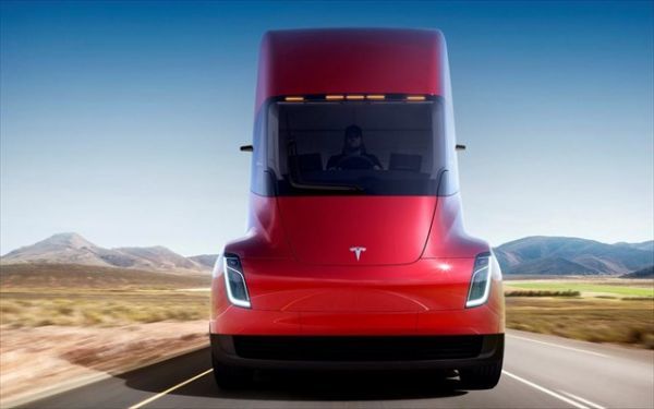 Tesla: Το πρώτο ηλεκτρικό φορτηγό αμφισβητεί τις συμβατικές οδικές μεταφορές