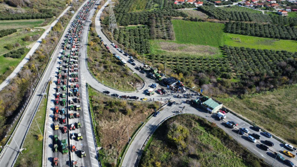 Κλιμάκωση αγροτικών κινητοποιήσεων: Κλείνει η εθνική οδός στα Μάλγαρα – Τι ισχύει στα υπόλοιπα μπλόκα