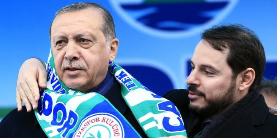 Τι σχέση έχει η ήττα του Τραμπ με την παραίτηση του γαμπρού του Ερντογάν