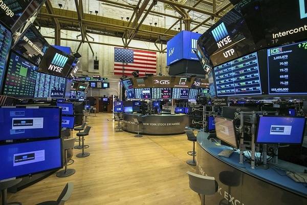 Ελαφρά υπεροχή των αγοραστών στο ξεκίνημα της Wall Street
