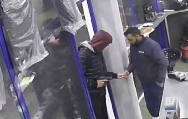 Πρωτοφανές: Αστυνομικός συνελήφθη για σωρεία ληστειών σε βενζινάδικα