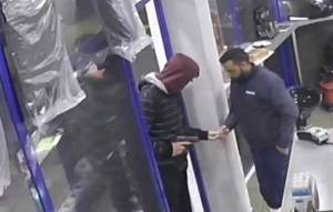 Πρωτοφανές: Αστυνομικός συνελήφθη για σωρεία ληστειών σε βενζινάδικα