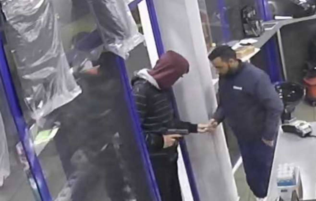 Πρωτοφανές: Αστυνομικός συνελήφθη για σωρεία ληστειών σε βενζινάδικα