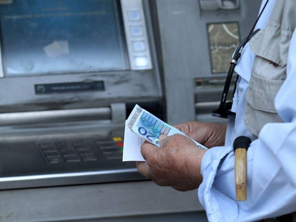 Συντάξεις: Νωρίτερα η καταβολή- Οι ημερομηνίες ανά Ταμείο