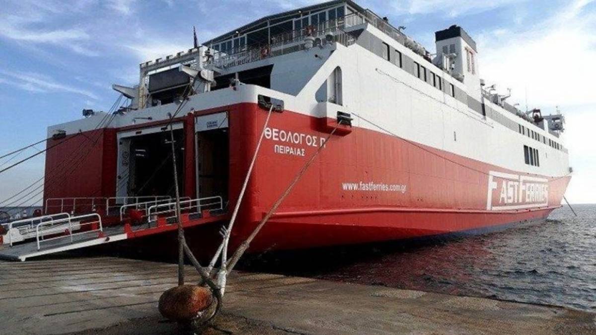 Μηχανική βλάβη στο πλοίο «Θεολόγος»