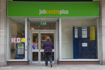 Βρετανία: Το 4,3% άγγιξε η ανεργία τo τρίμηνο Μαΐου-Ιουλίου