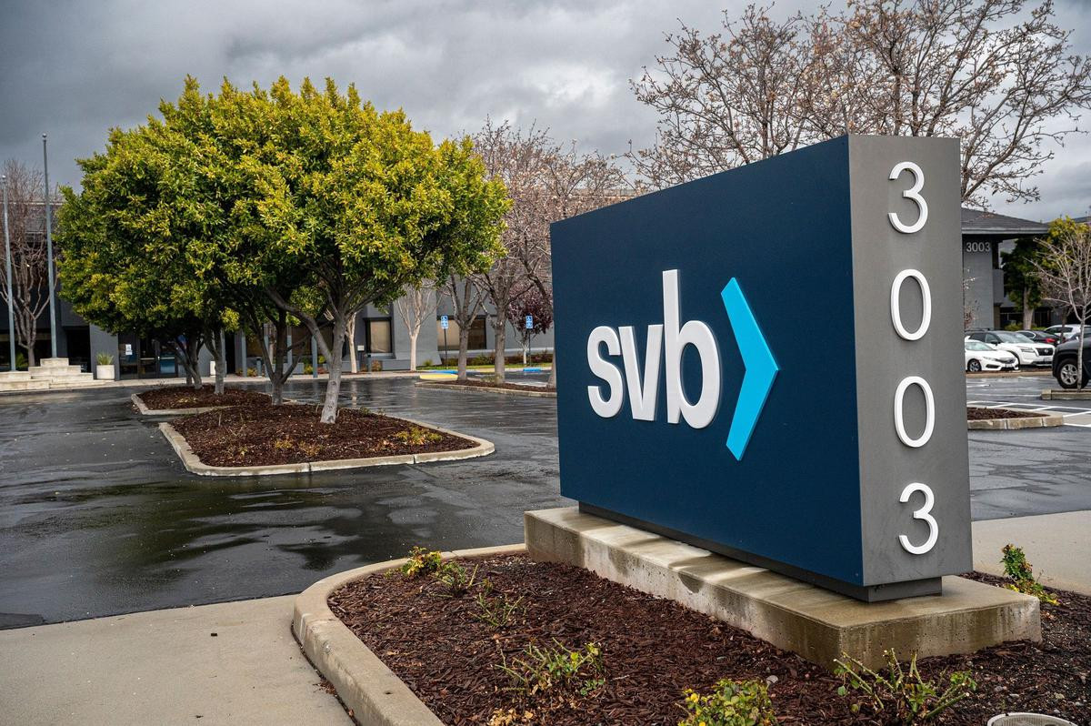Silicon Valley Bank: Η άγνωστη τράπεζα που «βυθίζει» τις διεθνείς αγορές
