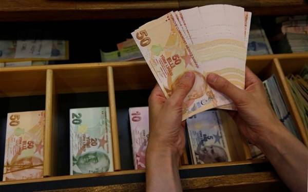 Reuters: Σε αναζήτηση χρηματοδότησης η Τουρκία-Φόβοι για νέα νομισματική κρίση
