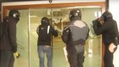 Έφοδος «Ρουβίκωνα» σε εκδήλωση με ομιλητές Τσακαλώτο και Σταθάκη