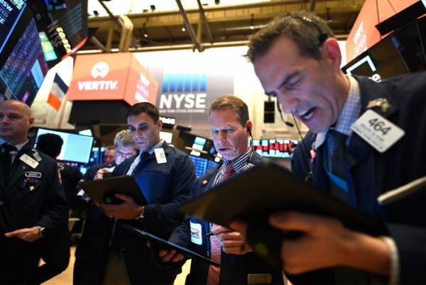 Σε τροχιά ρεκόρ διατηρούνται οι S&amp;P 500 και Nasdaq