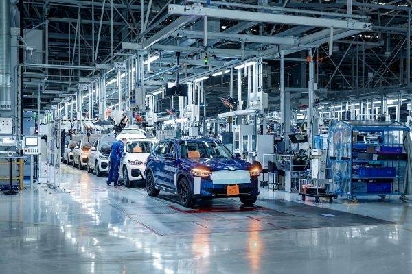 Στην παραγωγή η ηλεκτρική εκδοχή της BMW X3