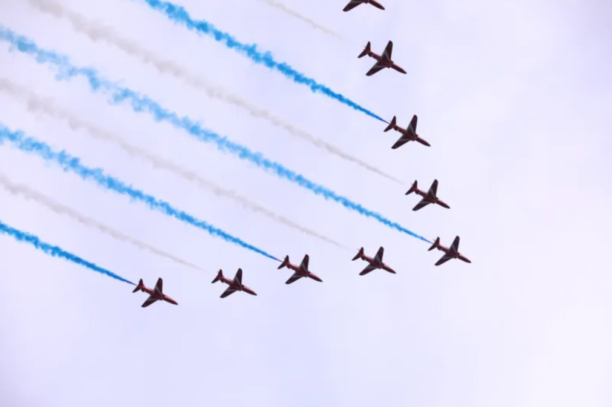 Εντυπωσιακό airshow στον Φλοίσβο: Χιλιάδες θεατές για τα 95 χρόνια της Πολεμικής Αεροπορίας