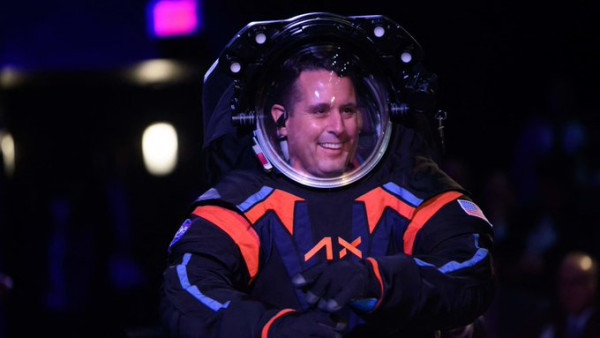 NASA: Η νέα διαστημική στολή για την αποστολή στη Σελήνη