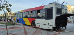 Θεσσαλονίκη: Λεωφορείο παρέσυρε μηχανάκι και αυτοκίνητα- Μία γυναίκα νεκρή