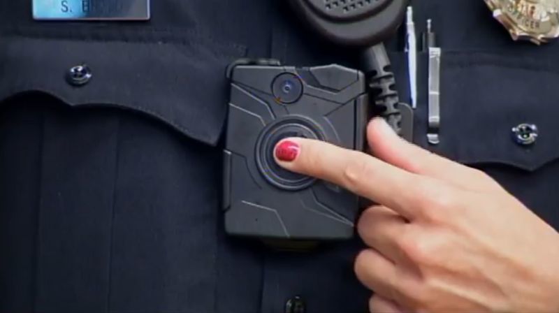 Στολές αστυνομικών με κάμερα εξετάζει ο Λευκός Οίκος, μετά το Φέργκιουσον