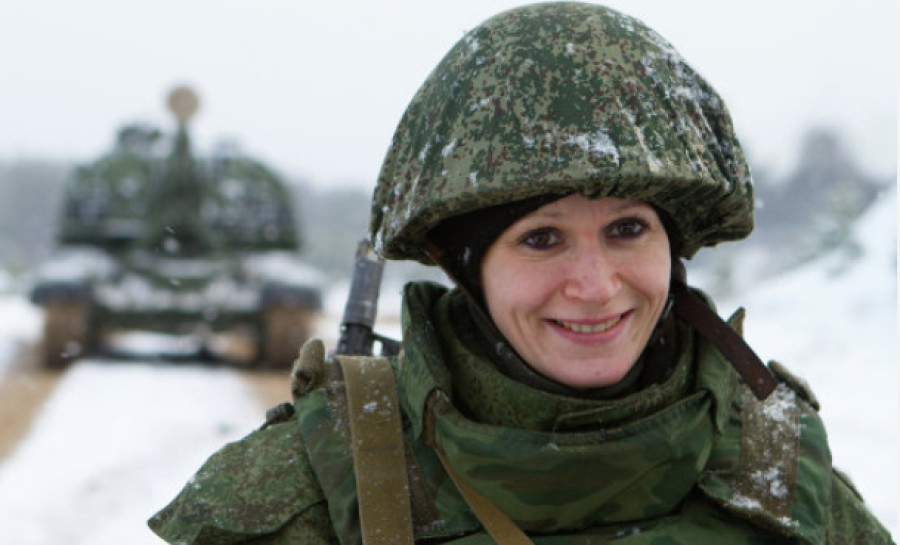 Πώς στρατολογεί η Ρωσία γυναίκες για το μέτωπο