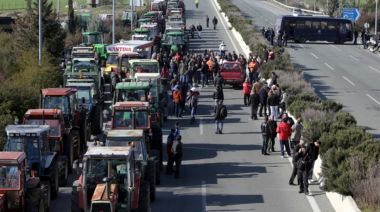 Αγρότες: Στα Τέμπη εκατοντάδες τρακτέρ-Κανονικά η κυκλοφορία στην Εθνική οδό