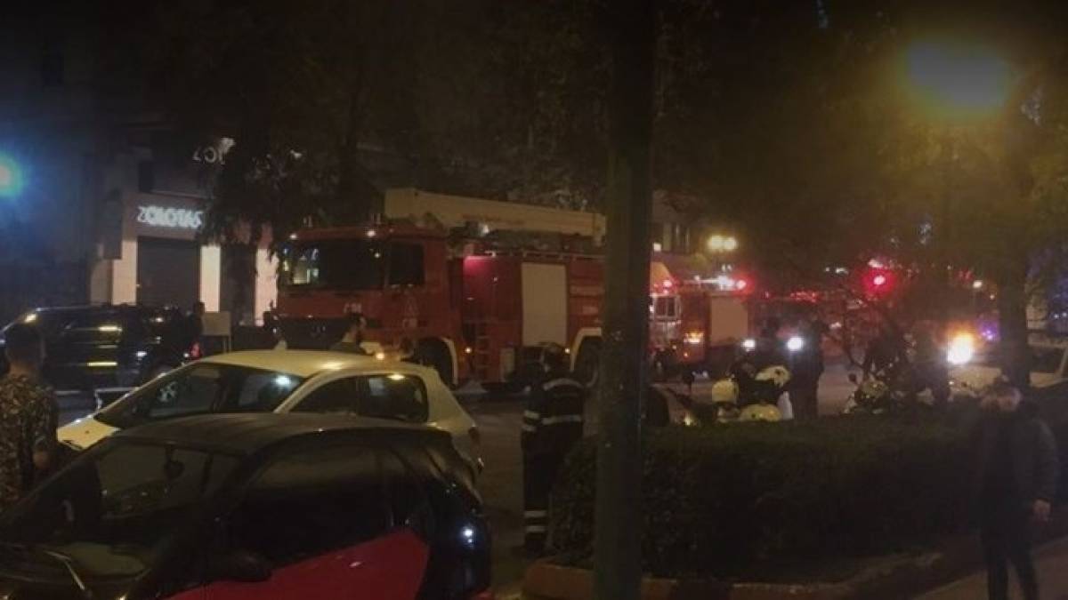 Πυρκαγιά σε κλαμπ στην Πανεπιστημίου: Βγήκαν σώοι οι πελάτες