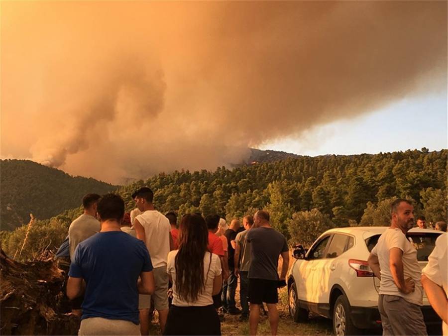 Για τρίτη ημέρα μαίνεται η πυρκαγιά στην Εύβοια