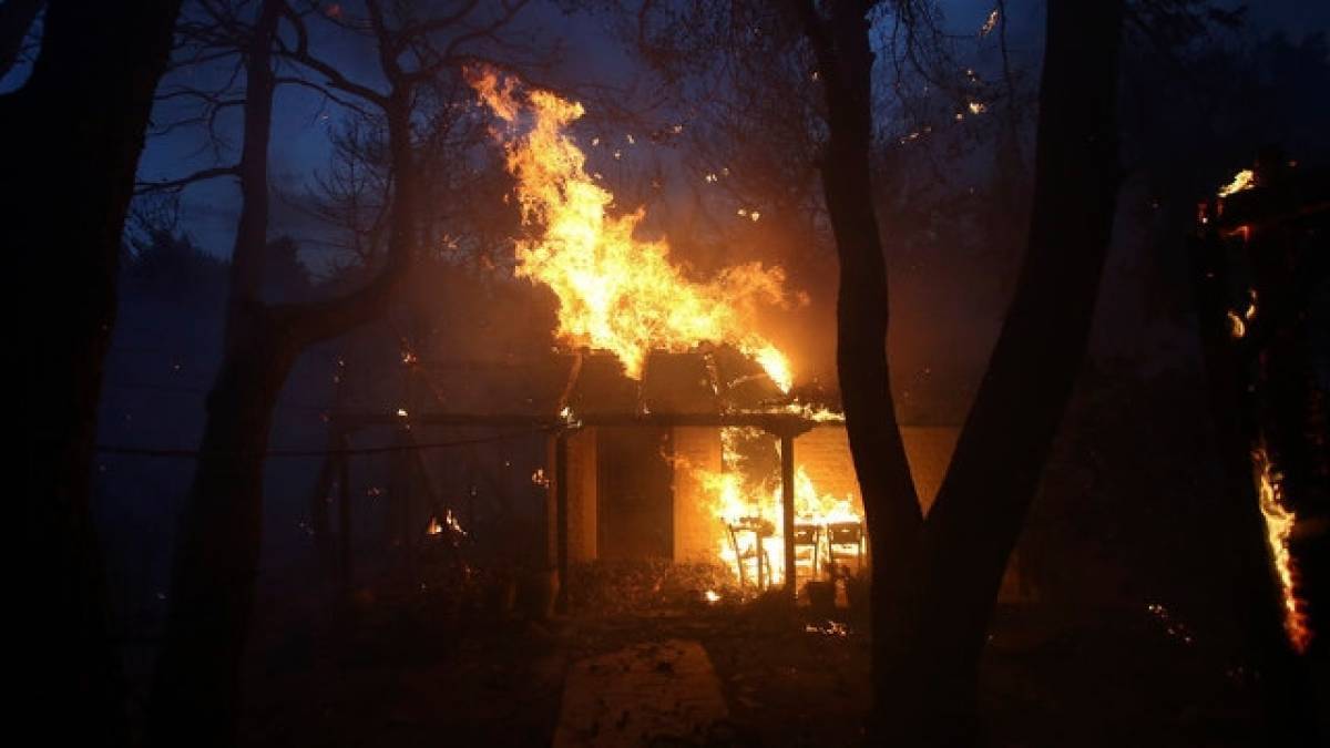 Πύρινη τραγωδία: Πληροφορίες για πέντε νεκρούς στο Νέο Βουτζά