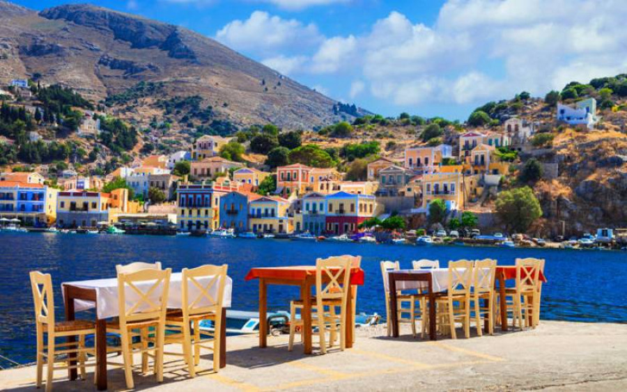 «Κομπάρσος» ο Ερντογάν στα καφενεία της Σύμης