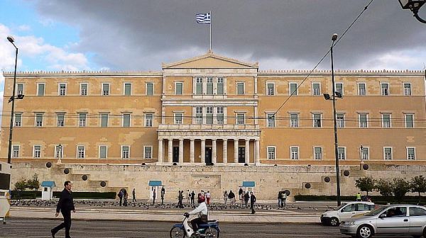 Δεσμευτικές οι συμφωνίες που έχει συνάψει η Ελλάδα, επισημαίνουν Γερμανοί αναλυτές