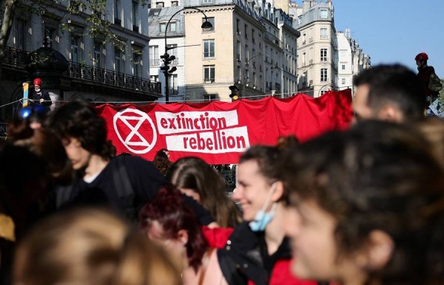 Γαλλικές εκλογές: Διαμαρτυρία της Extinction Rebellion στις λεωφόρους του Παρισιού