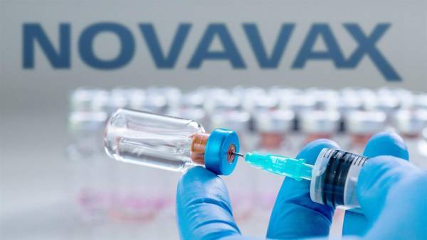 Γιατί προμηθευόμαστε το εμβόλιο Novavax: Τα πλεονεκτήματά του