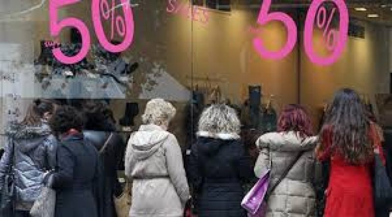 KEΠΚΑ: Τι να προσέξουν οι καταναλωτές ενόψει εκπτώσεων