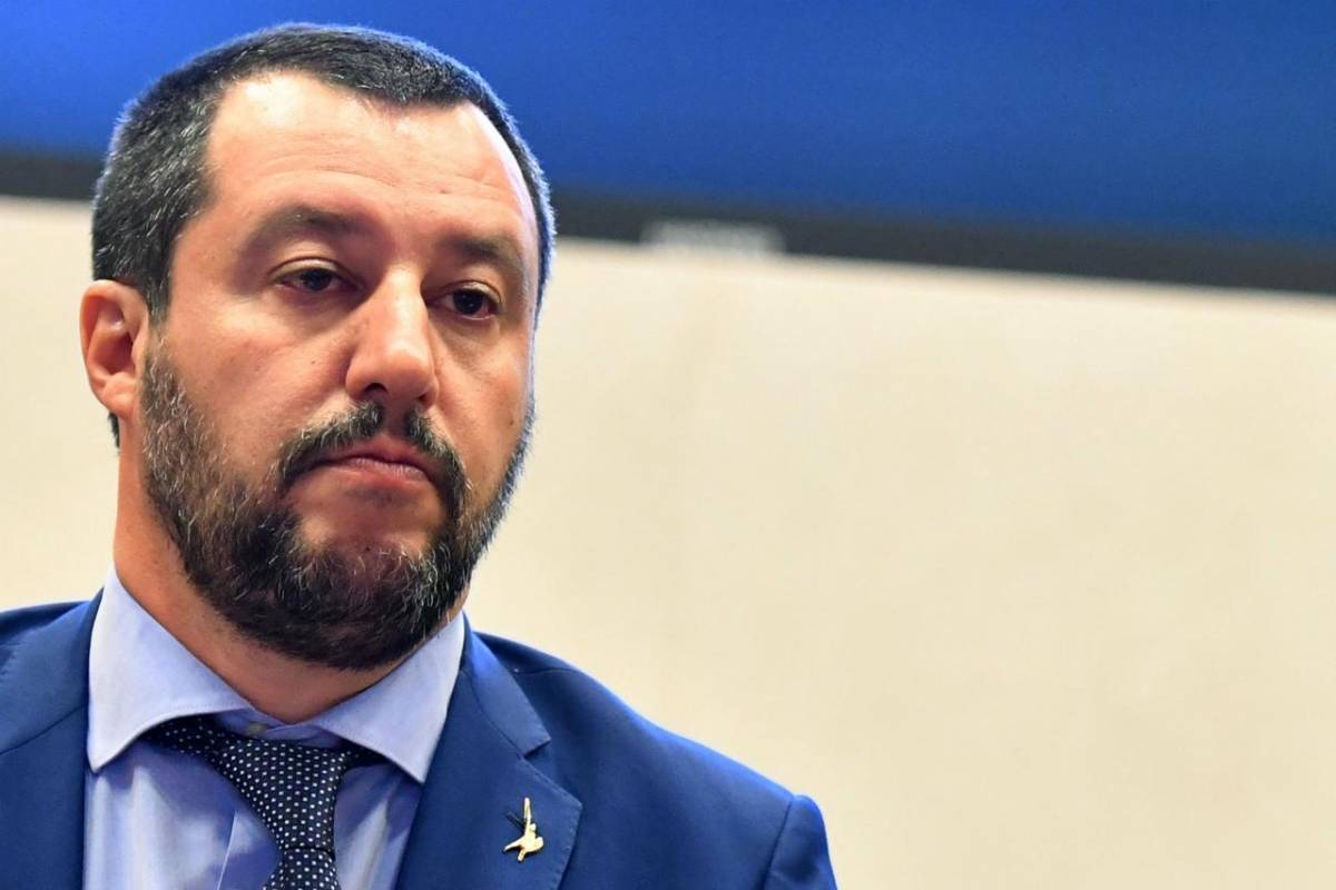 Το...τραβάει κι άλλο ο Σαλβίνι: Γιούνκερ, Μοσκοβισί κατέστρεψαν την Ευρώπη