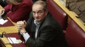 Που πήγε ο Καραμανλής όταν μιλούσε ο Μητσοτάκης; Και γιατί...