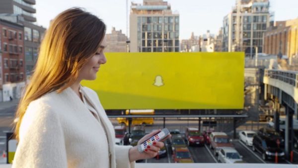 Το Snapchat «απειλεί» το Facebook