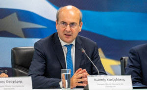 Χατζηδάκης: Στο Λουξεμβούργο για τις συνεδριάσεις του Eurogroup και ECOFIN