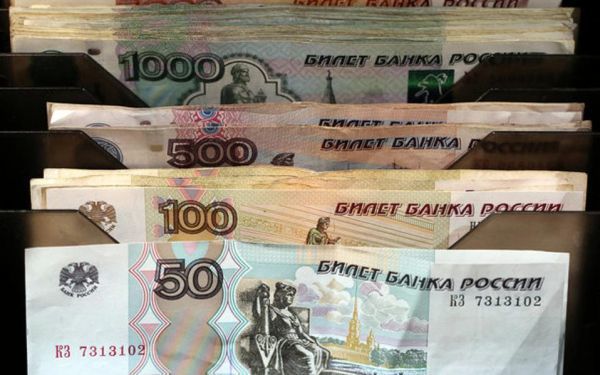 Καταρρέει το ρούβλι - Διεκόπησαν οι συναλλαγές στις διεθνείς πλατφόρμες